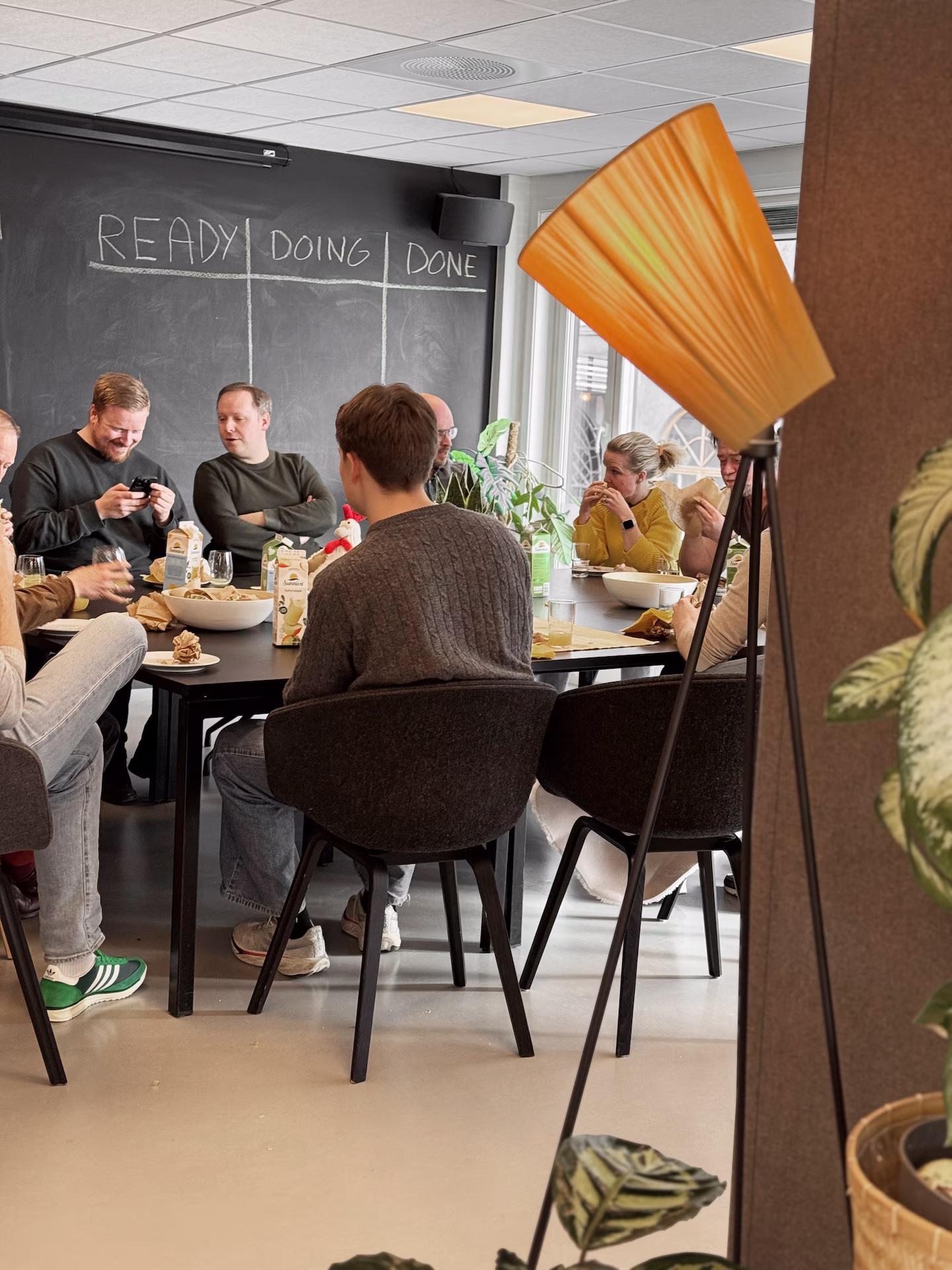 321ere samarbeider på kontoret