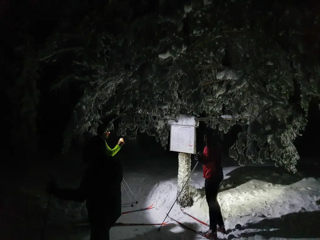 Bilde av skitur med hodelykt